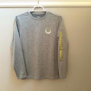 Boys VineyardVines Heather Gray Long Sleeve Perf Golf Tee w/ Yellow Logo Size M